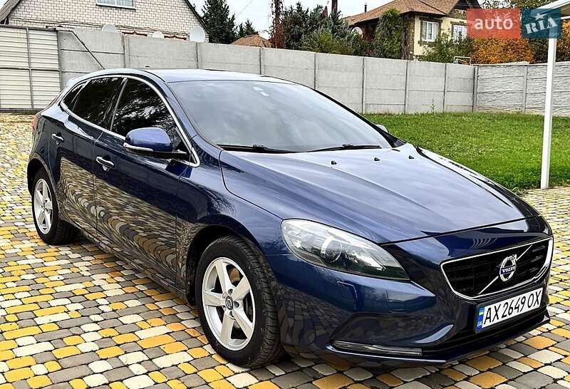 Хетчбек Volvo V40 2013 в 