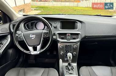 Хетчбек Volvo V40 2013 в 