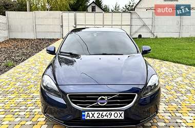 Хетчбек Volvo V40 2013 в 