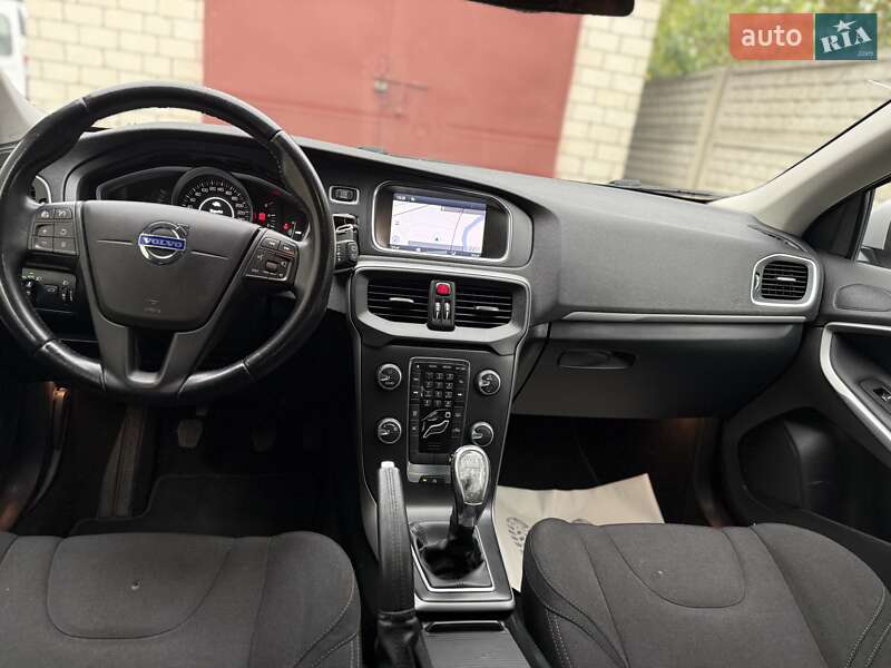 Хэтчбек Volvo V40 2014 в Луцке