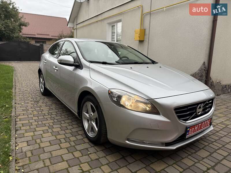 Хэтчбек Volvo V40 2014 в Луцке
