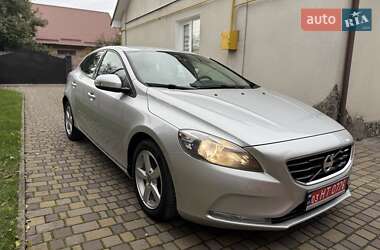 Хэтчбек Volvo V40 2014 в 