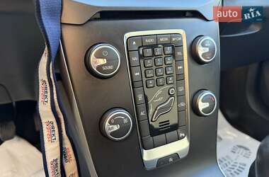 Хэтчбек Volvo V40 2014 в 