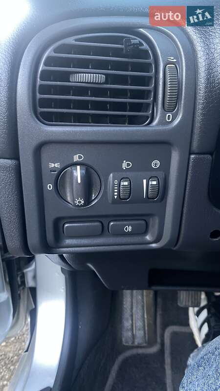 Універсал Volvo V40 2002 в Чернівцях фото 14 Універсал Volvo V40 2002 в Чернівцях