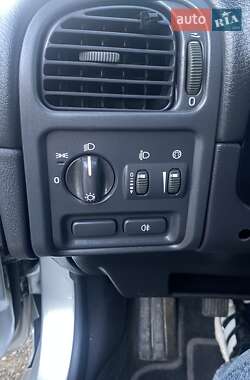 Універсал Volvo V40 2002 в  фото 14 Універсал Volvo V40 2002 в