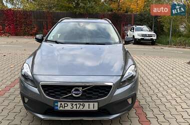 Хетчбек Volvo V40 2015 в  фото 2 Хетчбек Volvo V40 2015 в