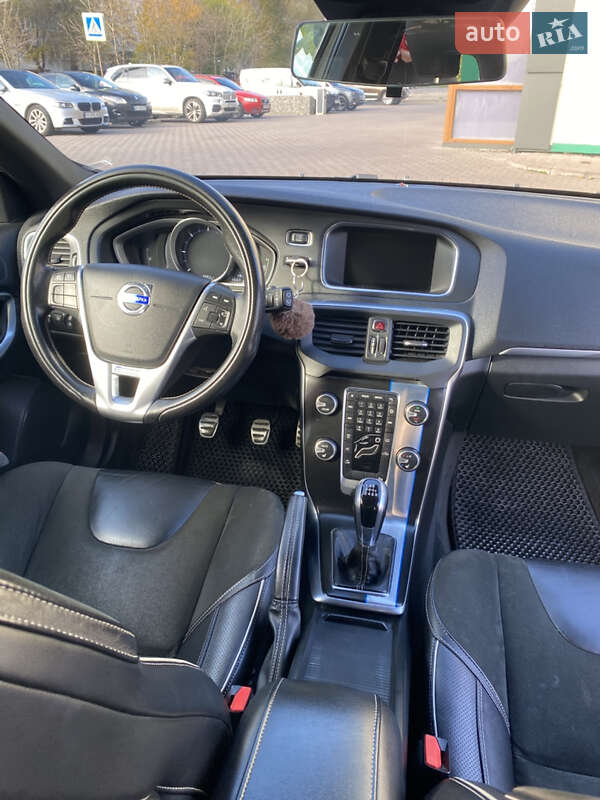 Хэтчбек Volvo V40 2015 в Хмельницком