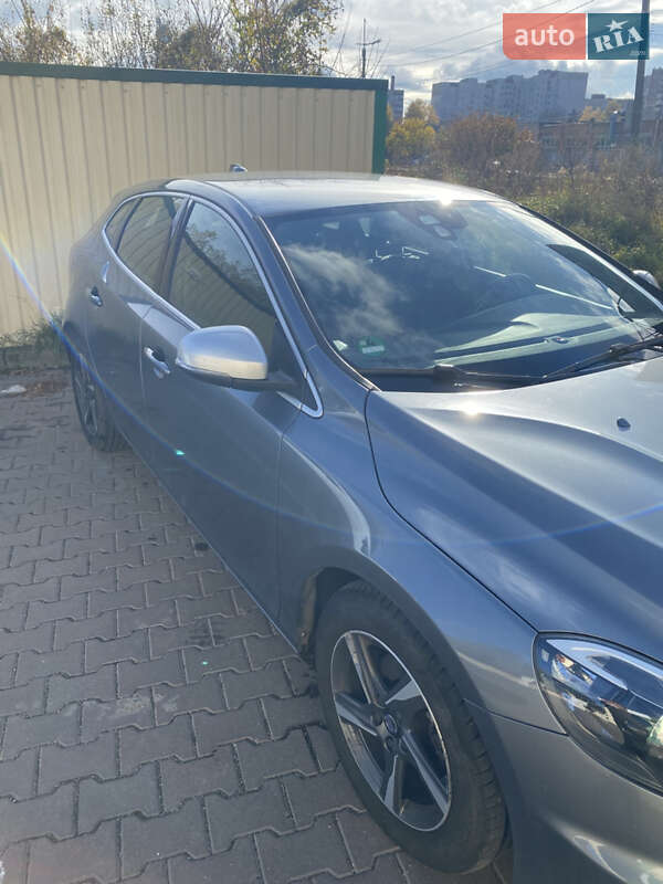 Хэтчбек Volvo V40 2015 в Хмельницком