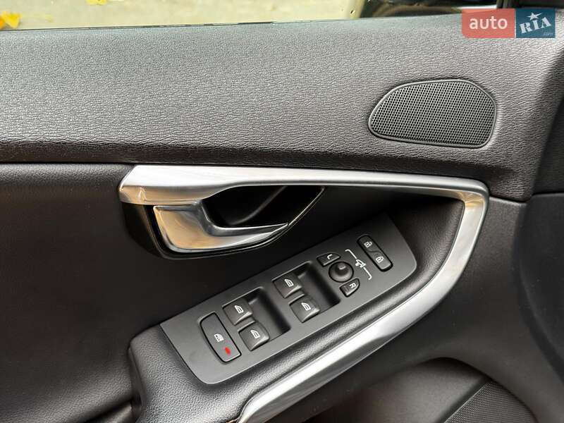 Хетчбек Volvo V40 2015 в Києві фото 15 Хетчбек Volvo V40 2015 в Києві