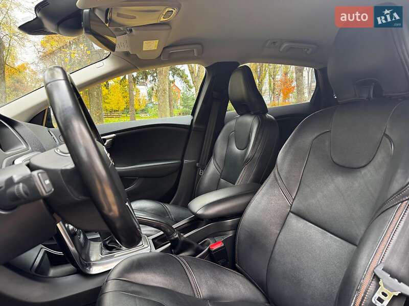 Хетчбек Volvo V40 2015 в Києві фото 19 Хетчбек Volvo V40 2015 в Києві