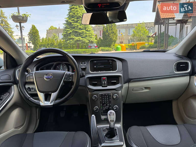Хэтчбек Volvo V40 2013 в Львове