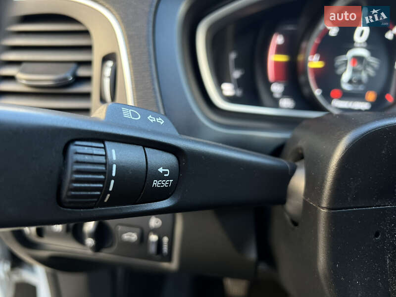 Хетчбек Volvo V40 2017 в Новояворівську фото 43 Хетчбек Volvo V40 2017 в Новояворівську