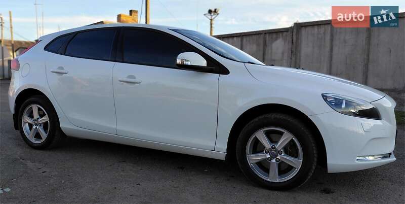 Хэтчбек Volvo V40 2013 в Бердичеве