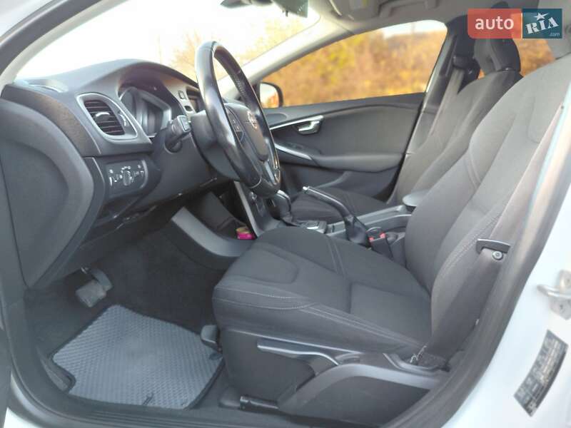 Хэтчбек Volvo V40 2013 в Бердичеве