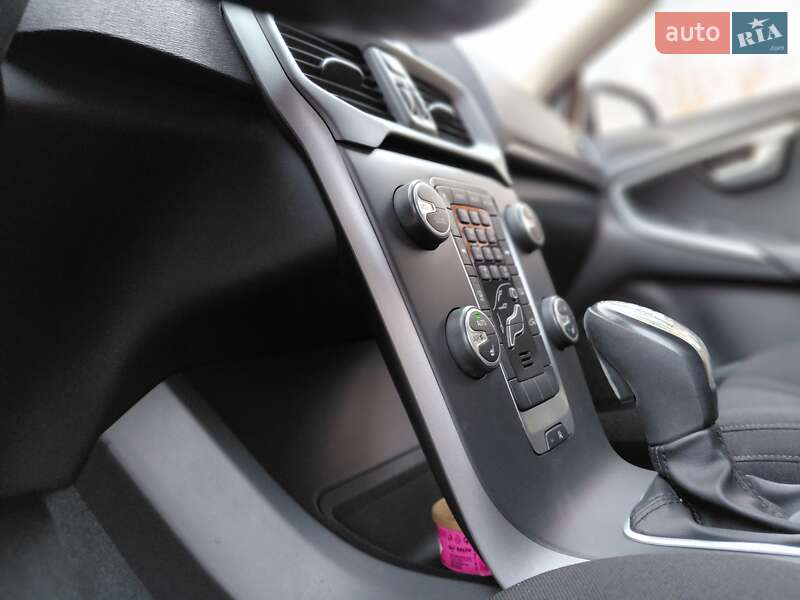 Хэтчбек Volvo V40 2013 в Бердичеве