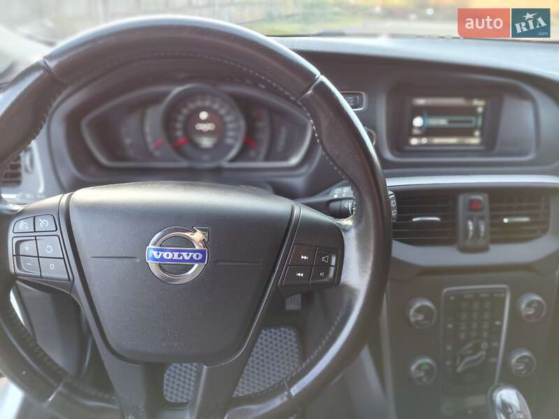 Хэтчбек Volvo V40 2013 в Бердичеве