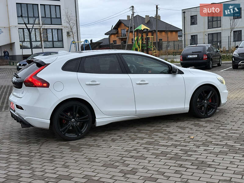 Хетчбек Volvo V40 2015 в Луцьку