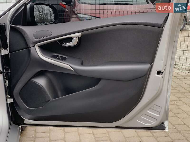 Хэтчбек Volvo V40 2014 в Бердичеве