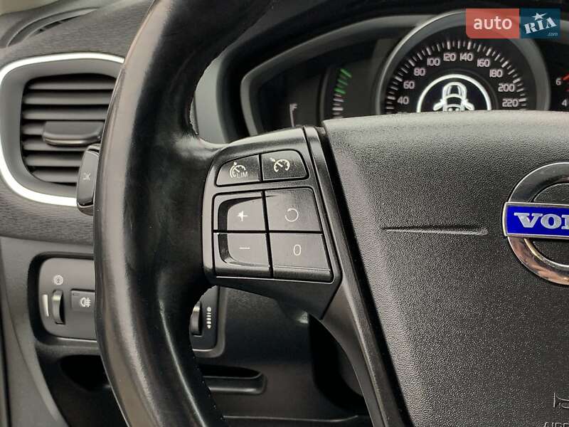 Хэтчбек Volvo V40 2014 в Бердичеве