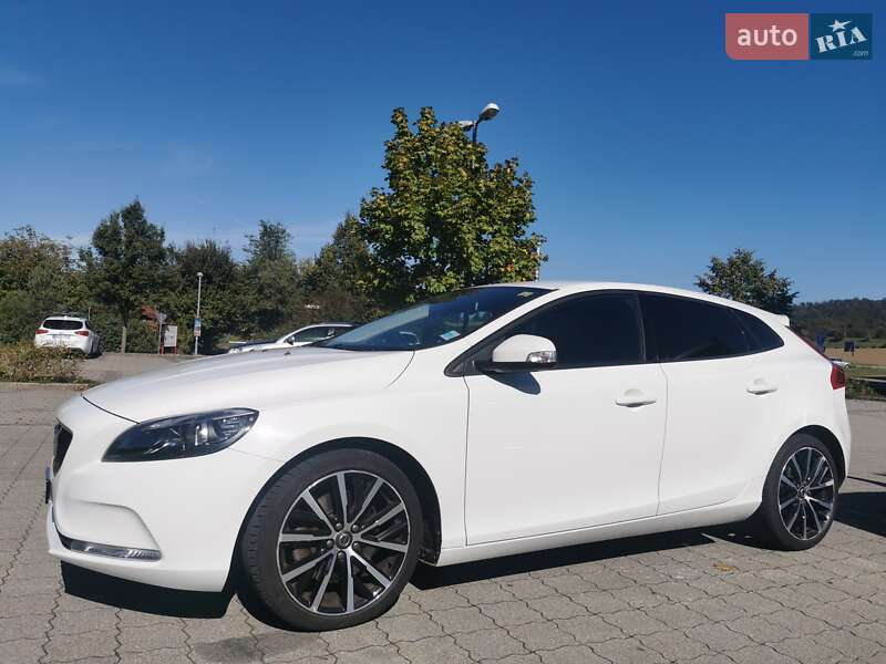 Хетчбек Volvo V40 2016 в Львові фото 23 Хетчбек Volvo V40 2016 в Львові