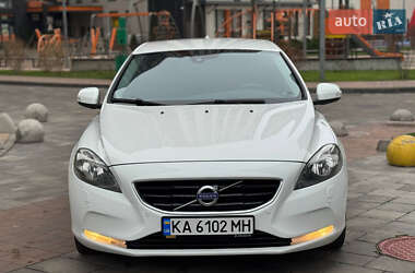 Хэтчбек Volvo V40 2013 в Киеве