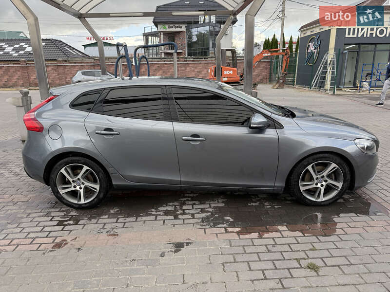 Volvo V40 2015