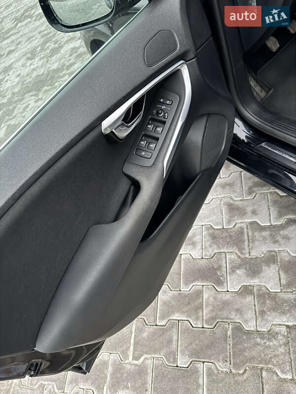 Хэтчбек Volvo V40 2014 в Бродах