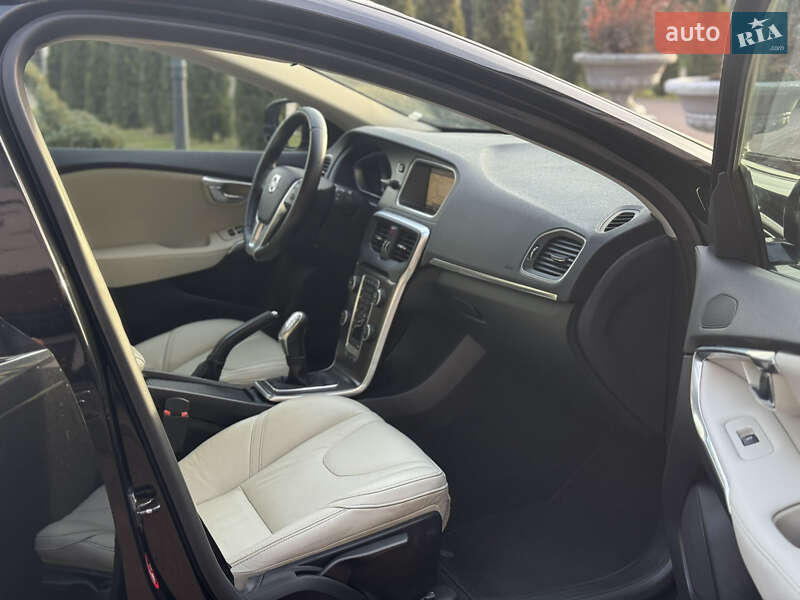 Хетчбек Volvo V40 2013 в Стрию