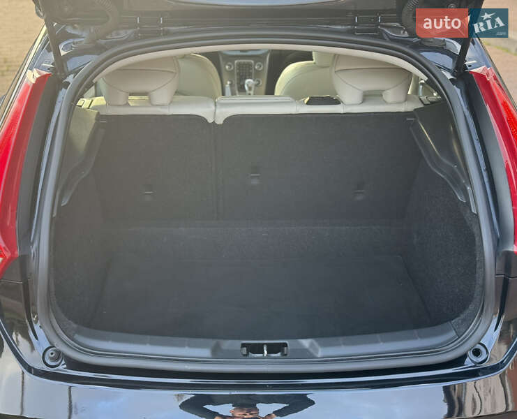 Хетчбек Volvo V40 2013 в Стрию