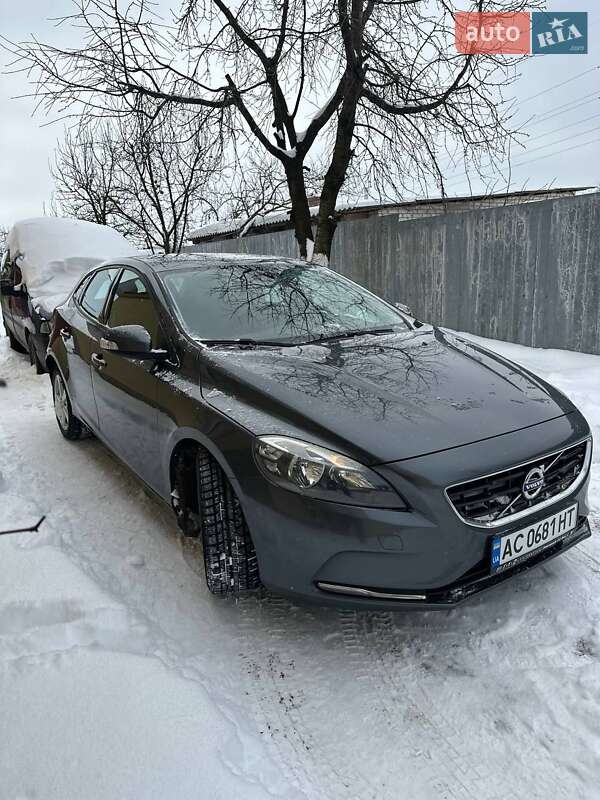 Хэтчбек Volvo V40 2013 в Луцке