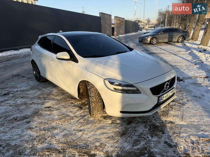 Хэтчбек Volvo V40 2016 в Виннице