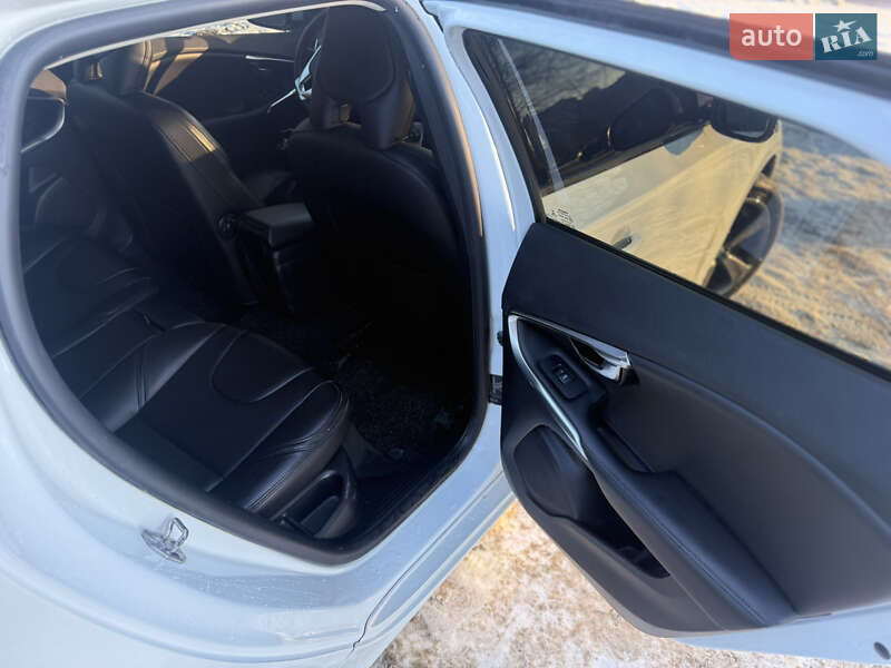 Хэтчбек Volvo V40 2016 в Виннице