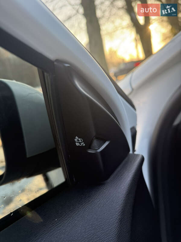 Хэтчбек Volvo V40 2016 в Виннице