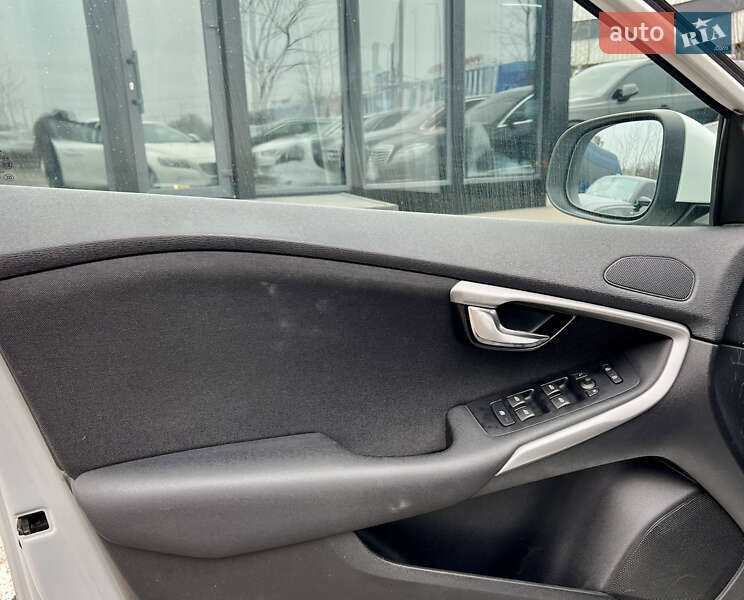 Хэтчбек Volvo V40 2013 в Киеве фото 19 Хэтчбек Volvo V40 2013 в Киеве