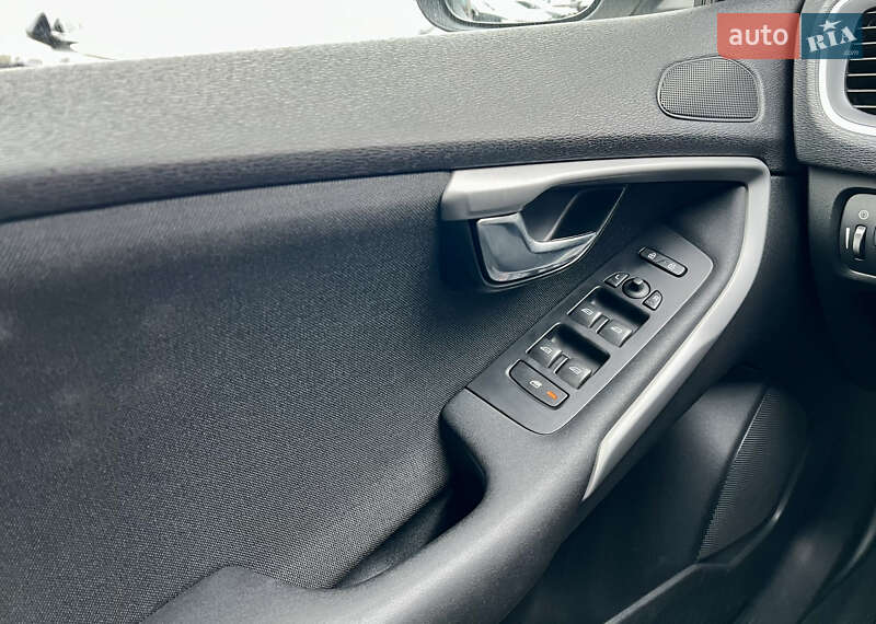 Хэтчбек Volvo V40 2013 в Киеве фото 23 Хэтчбек Volvo V40 2013 в Киеве