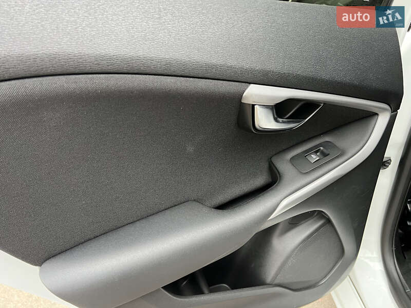 Хэтчбек Volvo V40 2013 в Киеве фото 37 Хэтчбек Volvo V40 2013 в Киеве