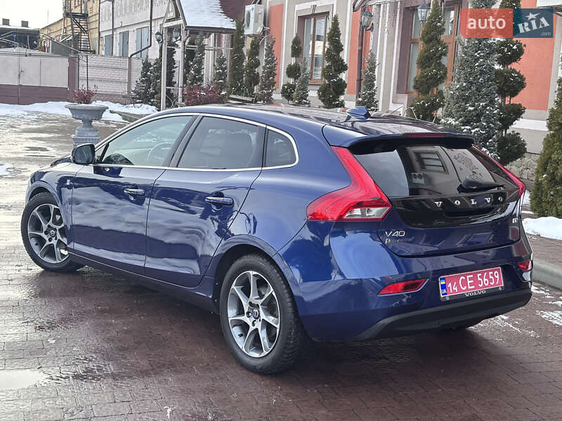 Хетчбек Volvo V40 2015 в Стрию