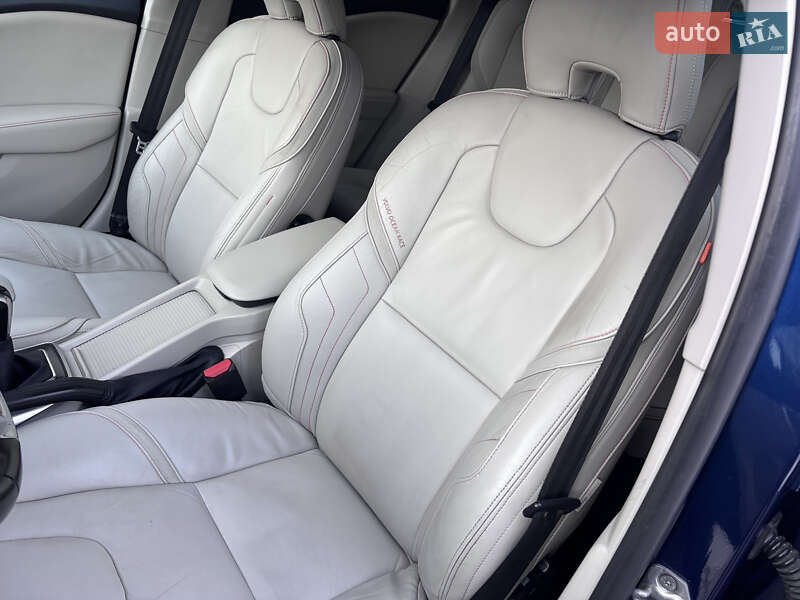 Хетчбек Volvo V40 2015 в Стрию