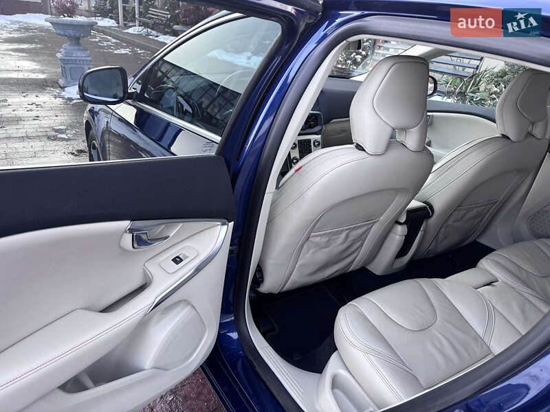 Хетчбек Volvo V40 2015 в Стрию