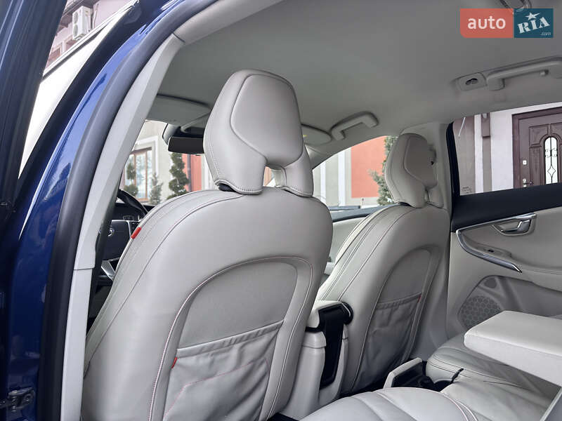 Хетчбек Volvo V40 2015 в Стрию