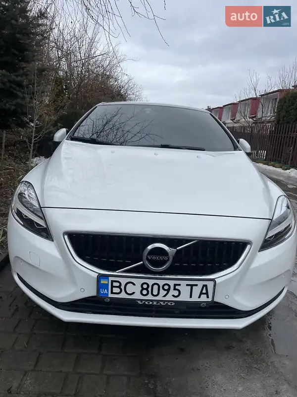 Volvo V40 2017 VIN YV1MV79K0J2463729 фото оголошення 2 з 35
