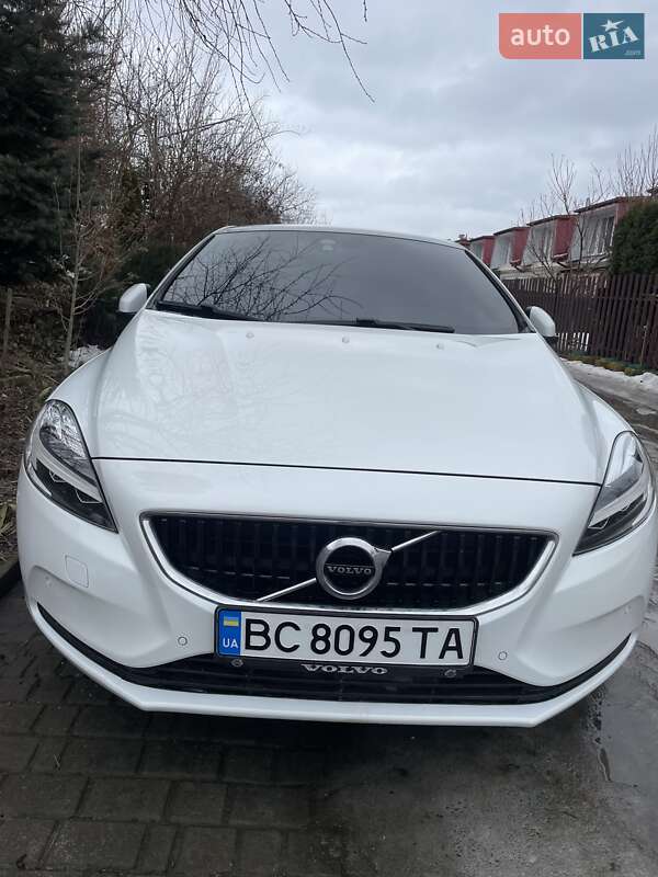 Хетчбек Volvo V40 2017 в Львові
