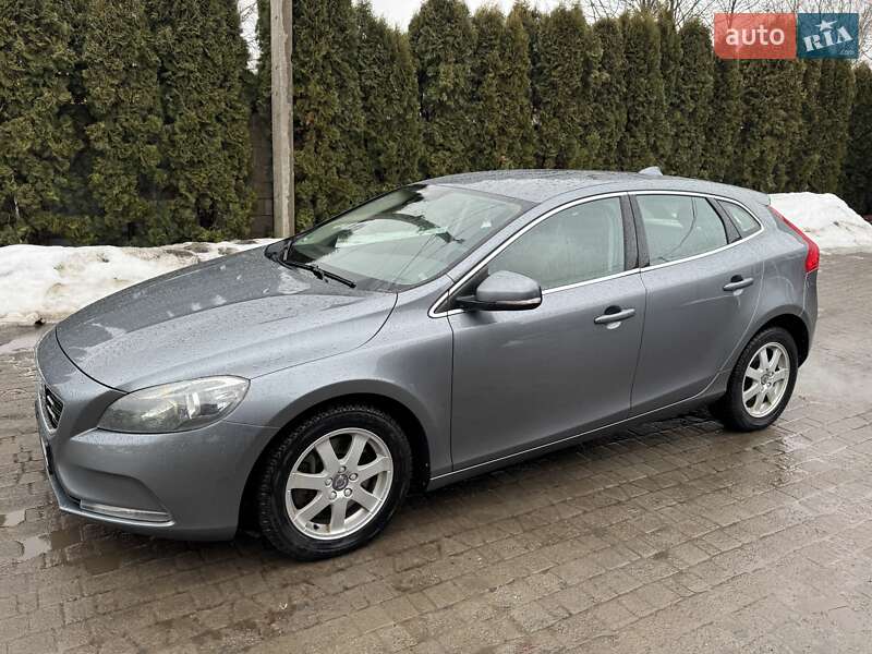 Хетчбек Volvo V40 2016 в Радивиліві