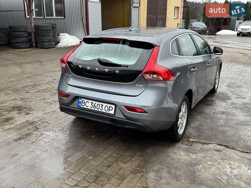 Хетчбек Volvo V40 2016 в Радивиліві