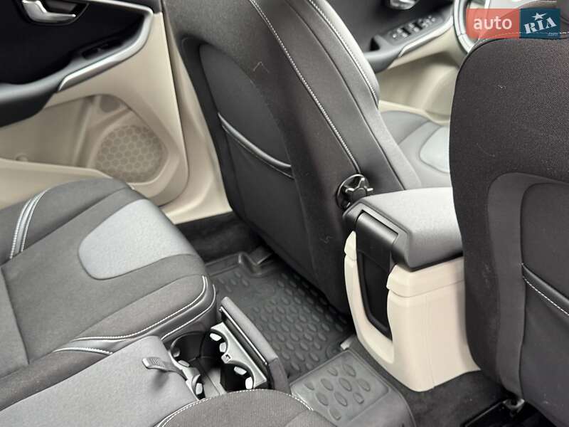 Хетчбек Volvo V40 2016 в Радивиліві