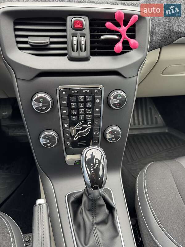 Хетчбек Volvo V40 2016 в Радивиліві