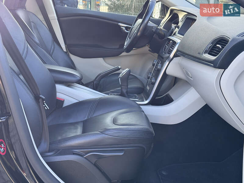 Хэтчбек Volvo V40 2013 в Стрые фото 82 Хэтчбек Volvo V40 2013 в Стрые