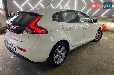 Хэтчбек Volvo V40 2013 в Киеве