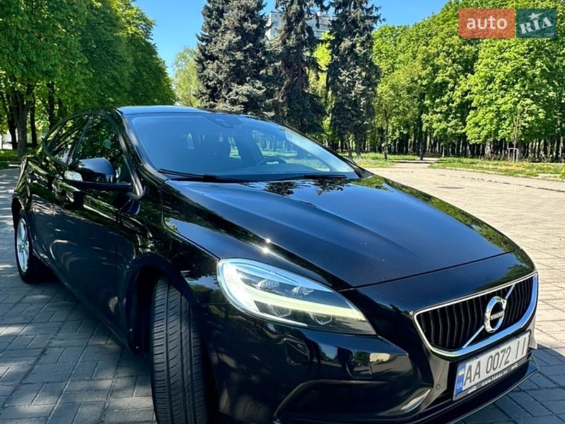 Хэтчбек Volvo V40 2017 в Киеве