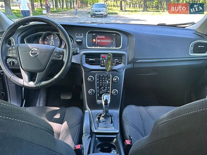 Хэтчбек Volvo V40 2017 в Киеве